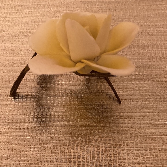 Capodimonte Vintage Porcelain Light Yellow Rose on Antique Brass Leaves/Stem - Picture 5 of 8